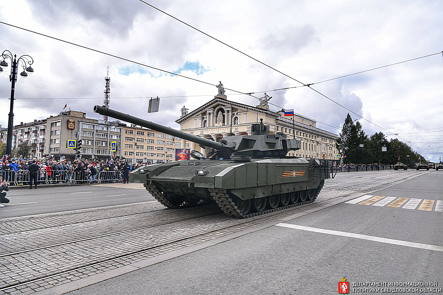 Фоторепортаж: в День танкиста в Екатеринбурге и Нижнем Тагиле впервые  показали танк Т-14 «Армата» - «Уральский рабочий»